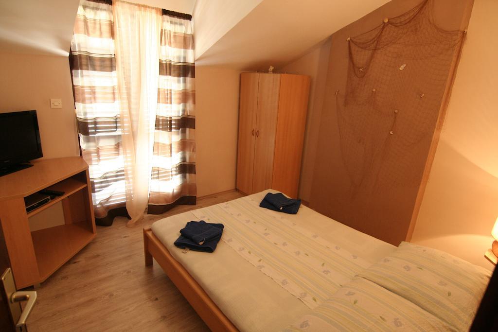 Apartments Marta Trogir Habitación foto